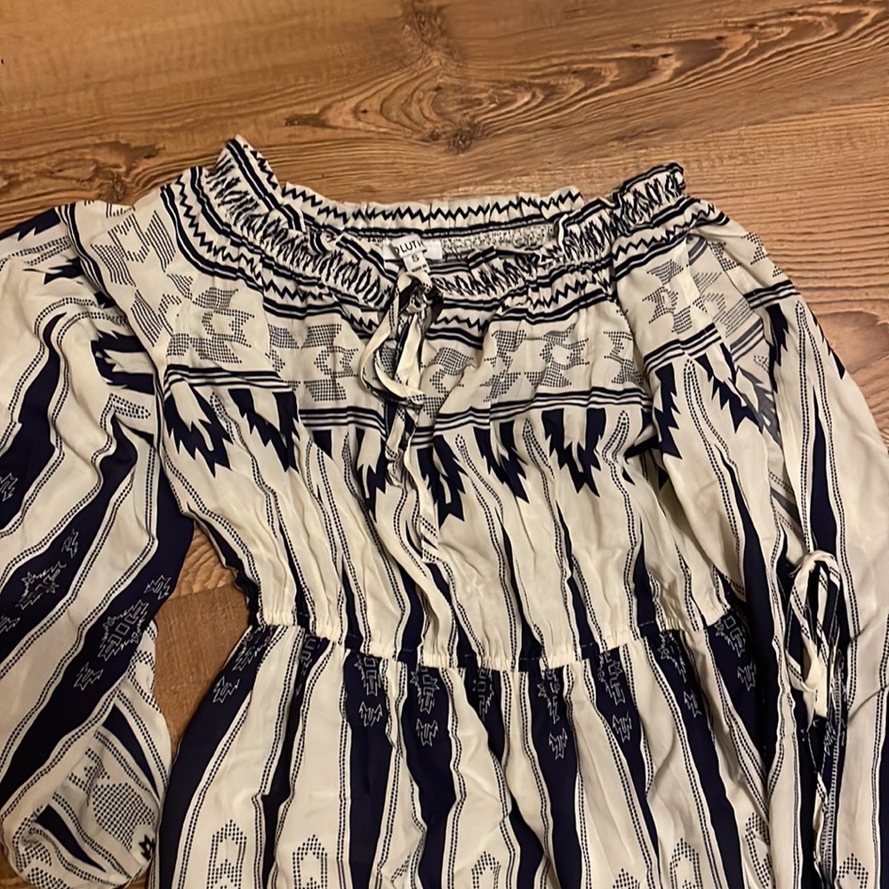 Elegant Blue and White Maxi Dress - Picture 5 of 5